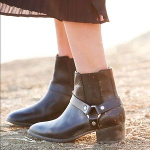 Frye Dara Harness Chelsea Boot Size 7.5